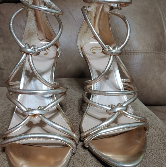 Dress. Sandals - Picture 1 of 5